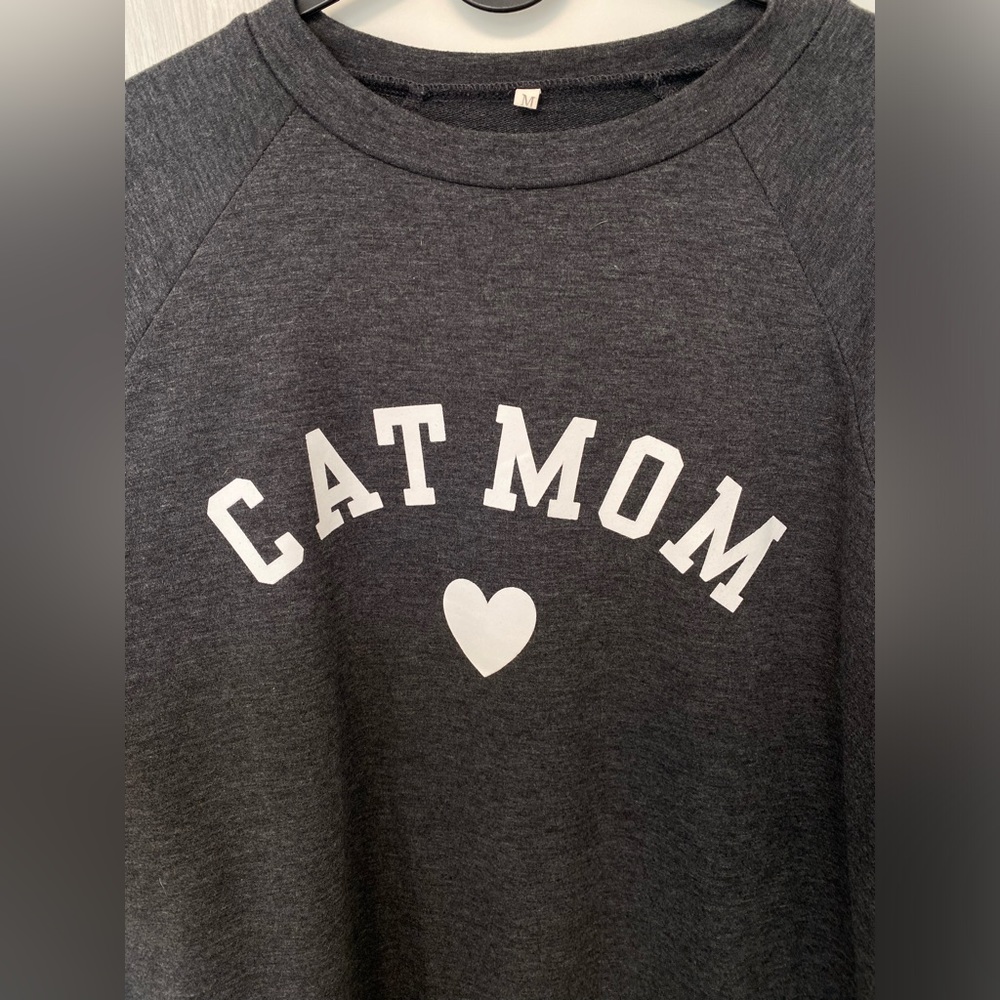 Cat mom generic pull over sweater grey size medium